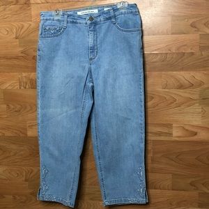 Jones New York Jeans Soho Crop Size 10 light wash
